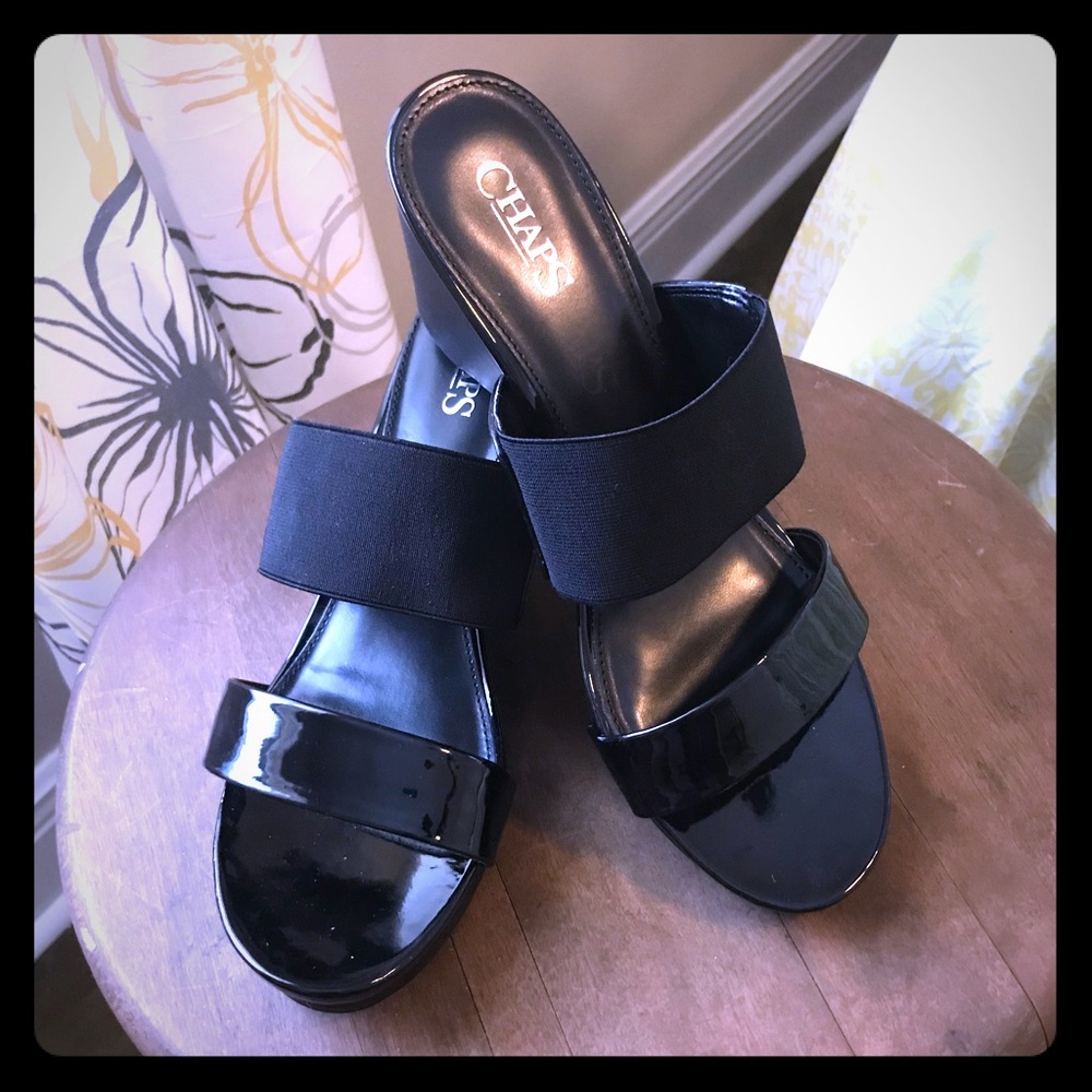 CHAPS. EUC. BEAUTIFUL BLACK WEDGED HEELS. SIZE 10B